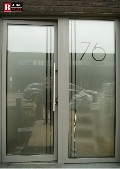 Plaatsing glasfolie, raamfolie, zandstraalfolie en beletteringen